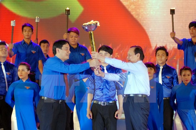 Vietnamese youth active in economic development and national defense  - ảnh 1